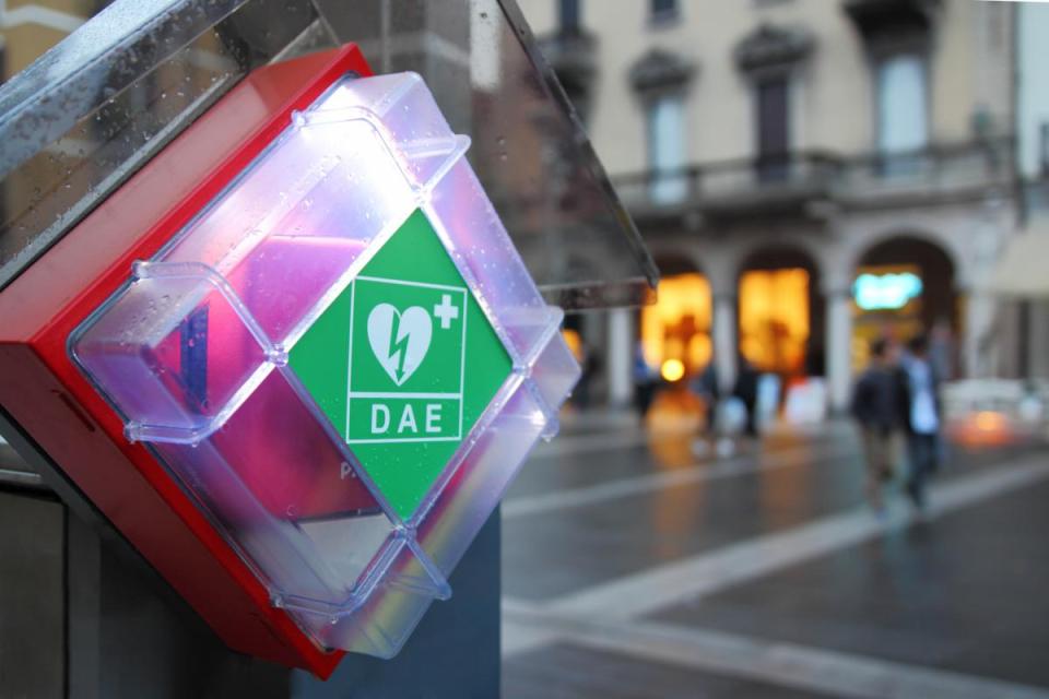 aggiornamento-corso-di-abilitazione-alluso-del-defibrillatore-semiautomatico-blsd